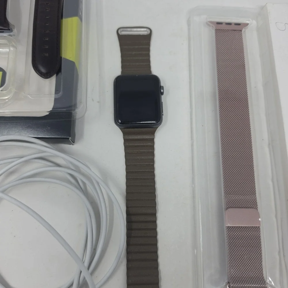Apple Watch, 7000 Series, 42mm 2 Extra Bands. Works Great